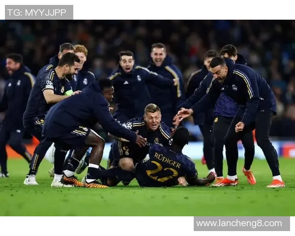 英超激战：里昂大胜皇马神奇扑救点燃全场热情与转会风波