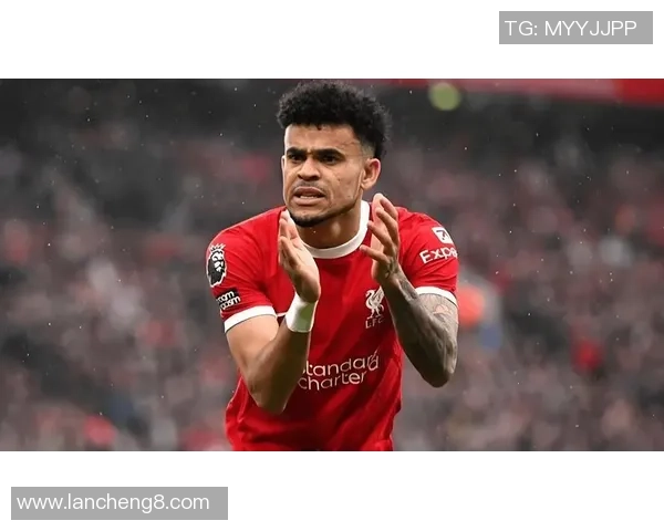 德甲焦点战阿森纳大胜巴萨帽子戏法点燃全场热情与转会传闻交织