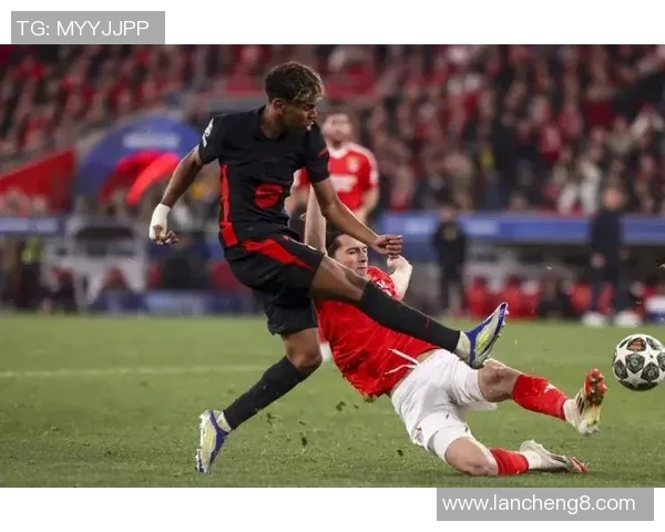 足总杯惊现冷门本菲卡与曼联激战成平局绝杀瞬间震撼全场