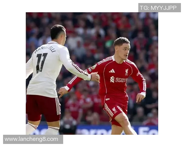 英超经典对决：拜仁与利物浦激战成和引发全场热议