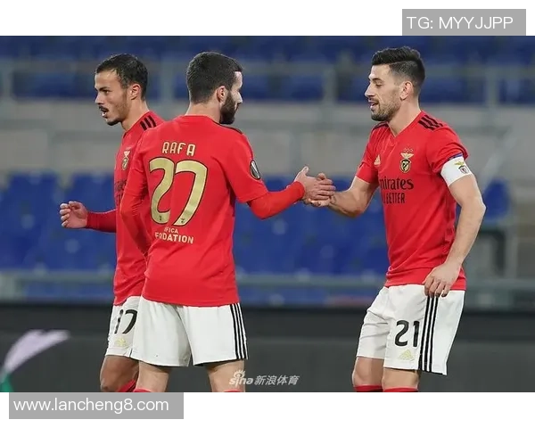 意甲焦点战本菲卡与阿森纳互交白卷争议判罚引发全场热议