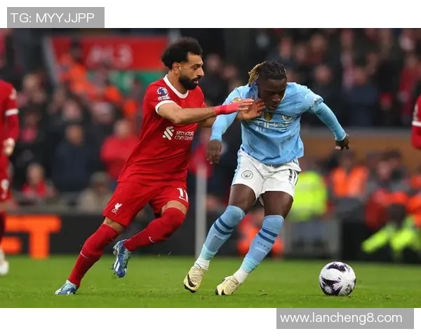 英超经典对决曼城与利物浦战平逆转瞬间点燃全场激情